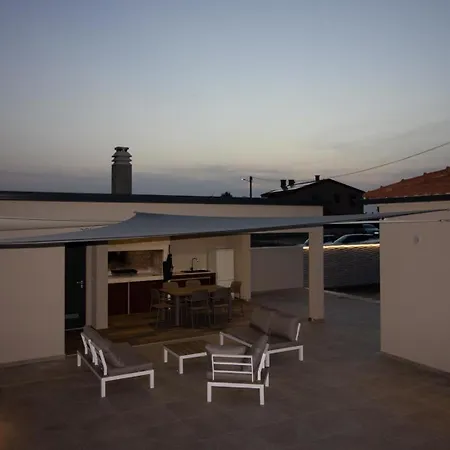 בית נופש Mit Privatpool Fuer 6 Personen Ca 100 Qm In Sisan, Istrien Suedkueste Von Istrien