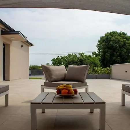 Mit Privatpool Fuer 6 Personen Ca 100 Qm In Sisan, Istrien Suedkueste Von Istrien Holiday home