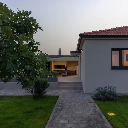 Mit Privatpool Fuer 6 Personen Ca 100 Qm In Sisan, Istrien Suedkueste Von Istrien Holiday home *