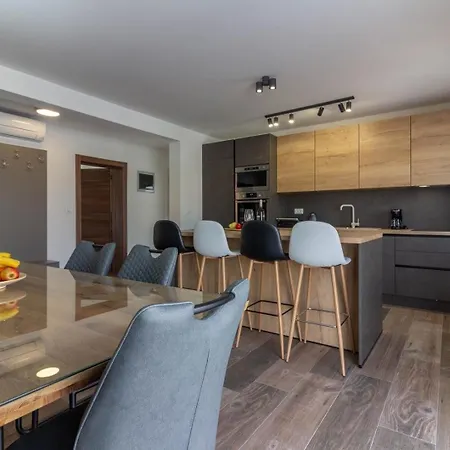 Mit Privatpool Fuer 6 Personen Ca 100 Qm In Sisan, Istrien Suedkueste Von Istrien Sisan