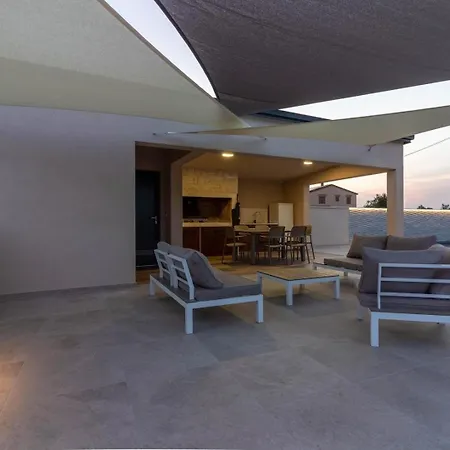 Mit Privatpool Fuer 6 Personen Ca 100 Qm In Sisan, Istrien Suedkueste Von Istrien Holiday home