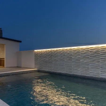 Mit Privatpool Fuer 6 Personen Ca 100 Qm In Sisan, Istrien Suedkueste Von Istrien *
