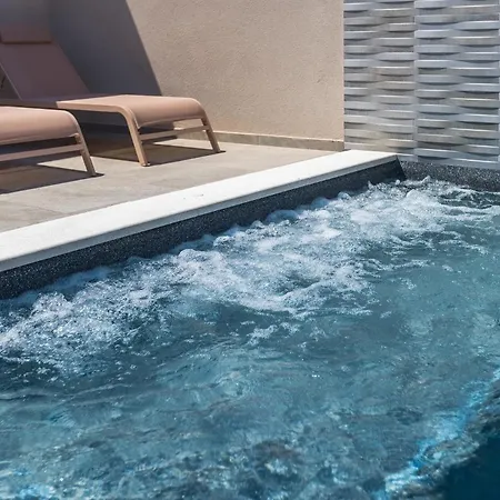 Mit Privatpool Fuer 6 Personen Ca 100 Qm In Sisan, Istrien Suedkueste Von Istrien Holiday home