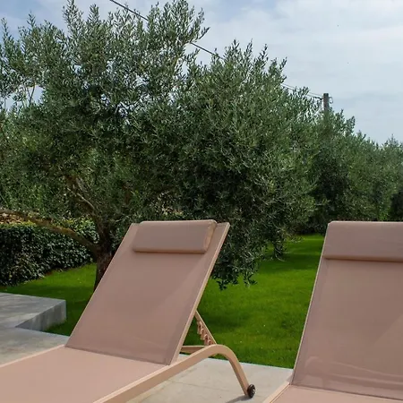 Mit Privatpool Fuer 6 Personen Ca 100 Qm In Sisan, Istrien Suedkueste Von Istrien *
