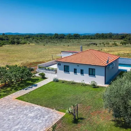 Mit Privatpool Fuer 6 Personen Ca 100 Qm In Sisan, Istrien Suedkueste Von Istrien Šišan