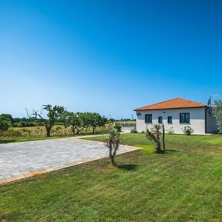 בית נופש Mit Privatpool Fuer 6 Personen Ca 100 Qm In Sisan, Istrien Suedkueste Von Istrien Šišan